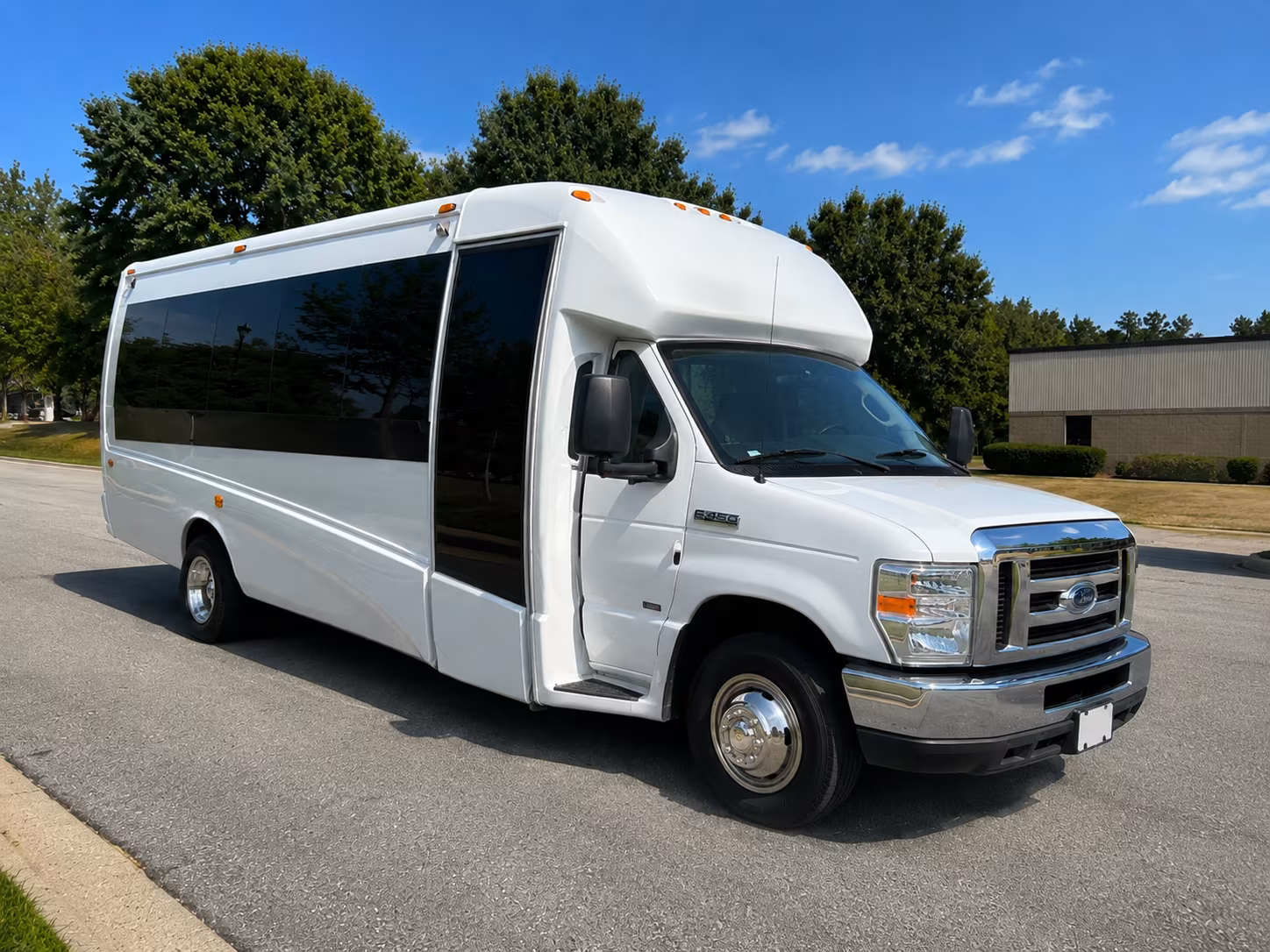 shuttle buses to daytona international speedway concert events